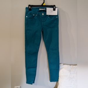 Mid-rise skinny jean